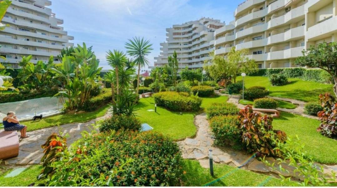 Precioso Apartamento Con Piscinas Y Vistas Al Mar. Бенальмадена Екстер'єр фото
