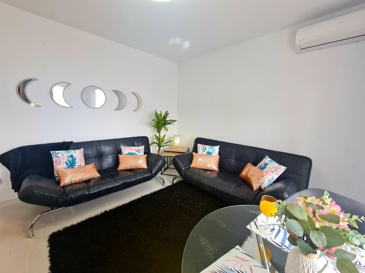 Precioso Apartamento Con Piscinas Y Vistas Al Mar. Бенальмадена Екстер'єр фото