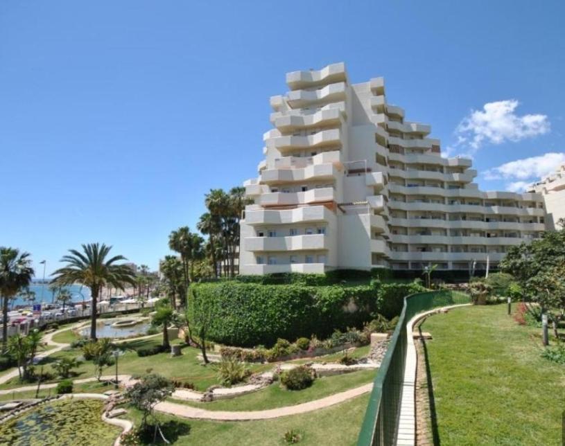 Precioso Apartamento Con Piscinas Y Vistas Al Mar. Бенальмадена Екстер'єр фото