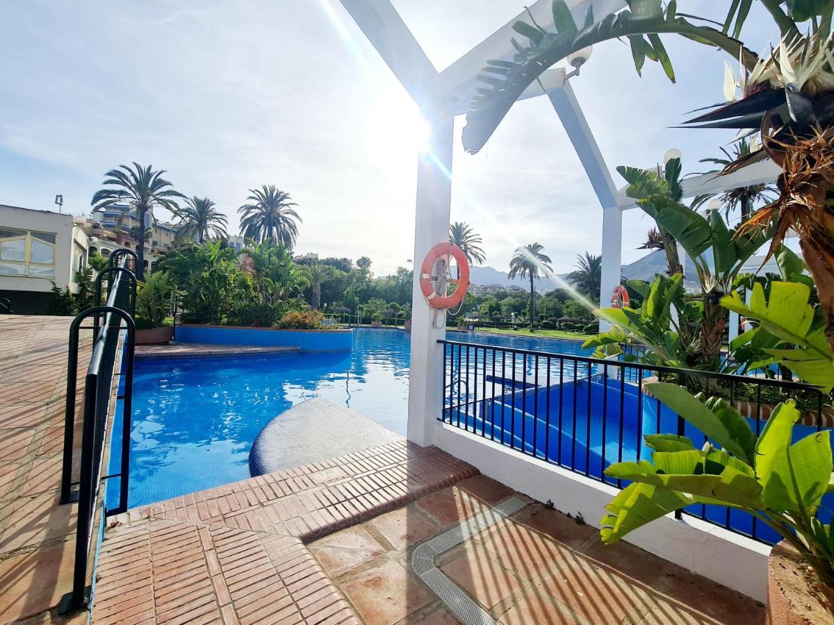 Precioso Apartamento Con Piscinas Y Vistas Al Mar. Бенальмадена Екстер'єр фото
